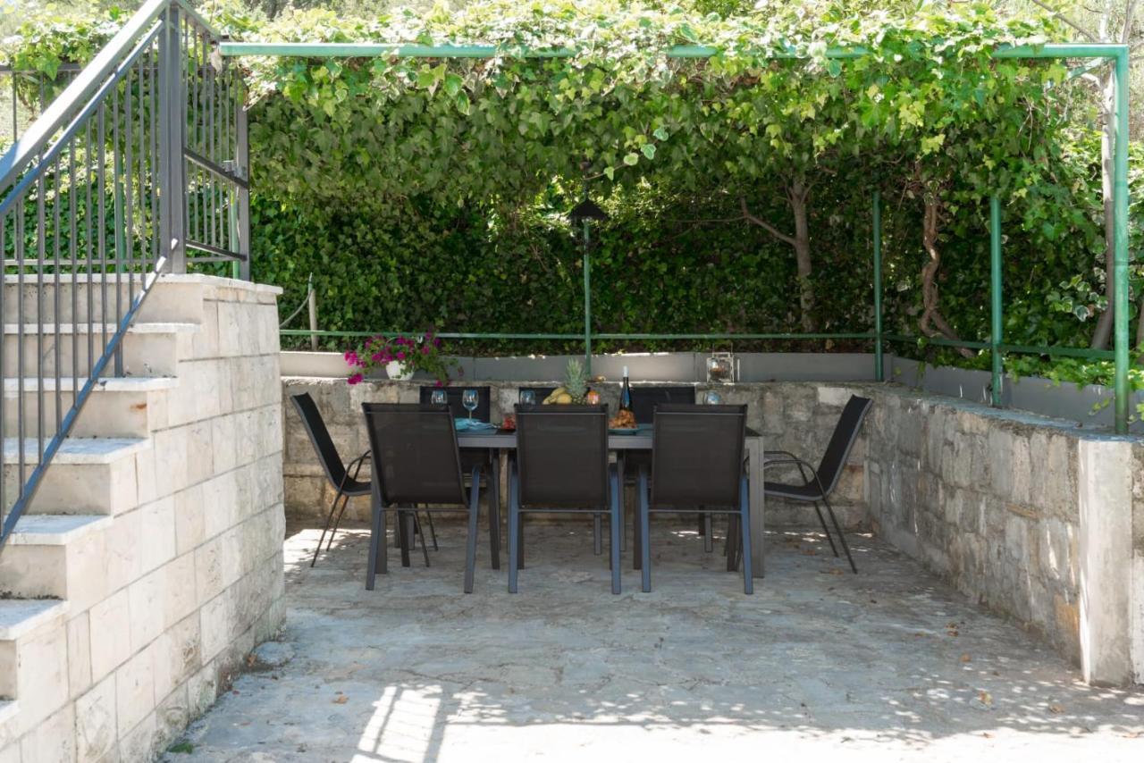 Holiday Home Kalinic Слатине Экстерьер фото