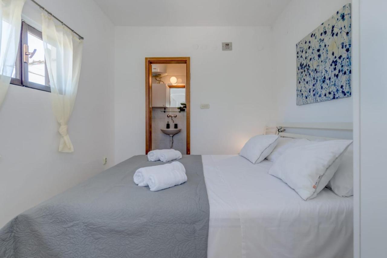 Holiday Home Kalinic Слатине Экстерьер фото